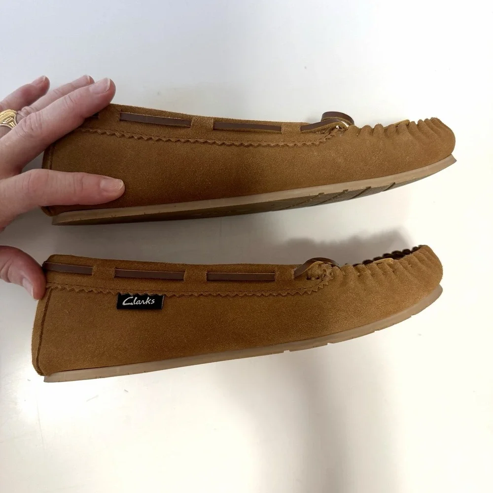 Clark's Womens Suede Moccasin Loafers Size 8 Brown Fur Lined Casual Comfort Cozy